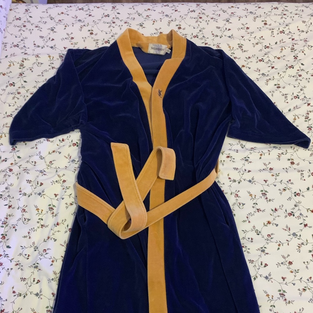Yves Saint Laurent Robe
